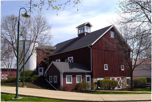 Hoosier Grove Barn | Streamwood, IL Picnic Venue